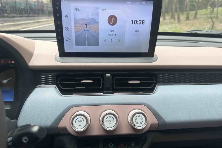 Used Chery QQ Ice Cream 2024 Edition Youth Version 205km Sundae Interior 4