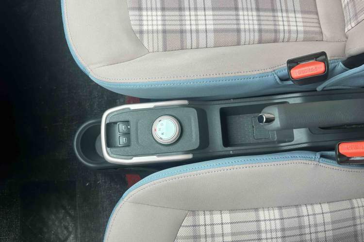Used Chery QQ Ice Cream 2024 Edition Youth Version 205km Sundae Interior 5