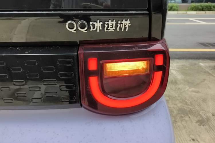 Used Chery QQ Ice Cream 2024 Edition Youth Version 205km Sundae Right Rear Taillight
