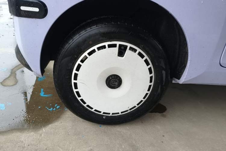 Used Chery QQ Ice Cream 2024 Edition Youth Version 205km Sundae Right Rear Wheel Hub