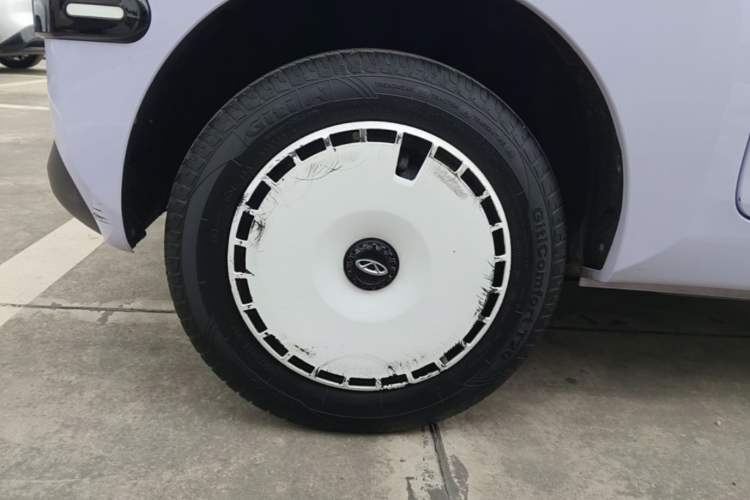 Used Chery QQ Ice Cream 2024 170km Sundae + Right Rear Wheel Hub