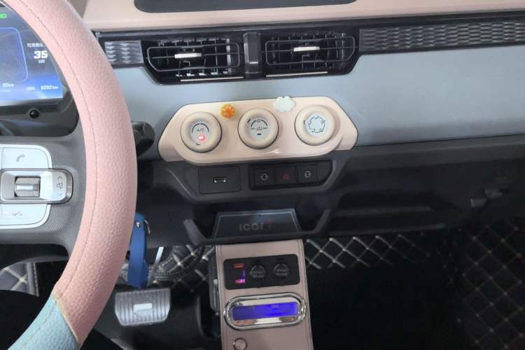 Used Chery QQ Ice Cream 2024 Edition Youth Version 205km Sundae Audio And AC Panel