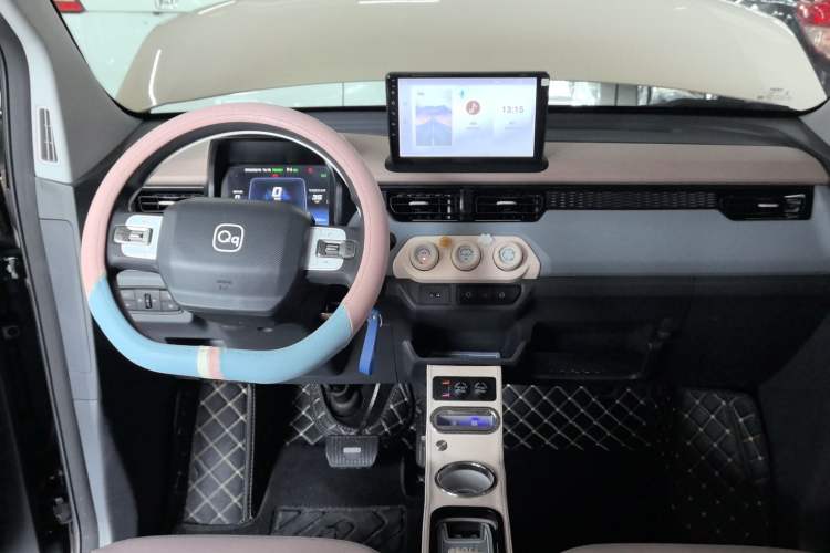 Used Chery QQ Ice Cream 2024 Edition Youth Version 205km Sundae Center Console