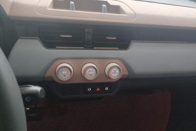 Used Chery QQ Ice Cream 2024 Edition Youth Version 205km Sundae Gear Lever
