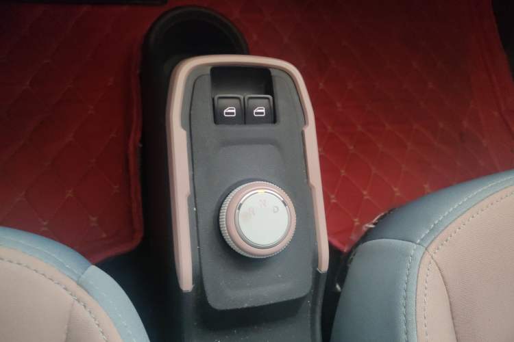 Used Chery QQ Ice Cream 2024 Edition Youth Version 205km Sundae Headliner