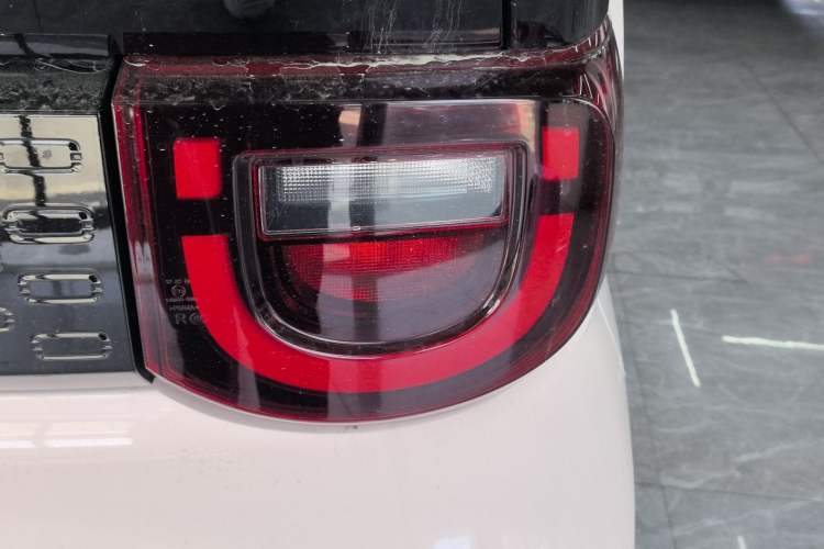 Used Chery QQ Ice Cream 2024 Edition Youth Version 205km Sundae Right Rear Taillight