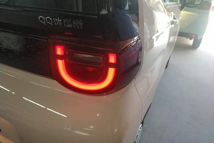 Used Chery QQ Ice Cream 2024 Edition Youth Version 205km Sundae Right Rear Taillight