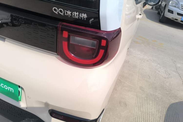 Used Chery QQ Ice Cream 2024 Youth Edition 205km Milkshake Right Rear Taillight