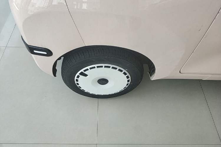 Used Chery QQ Ice Cream 2024 Edition Youth Version 205km Sundae Right Rear Wheel Hub