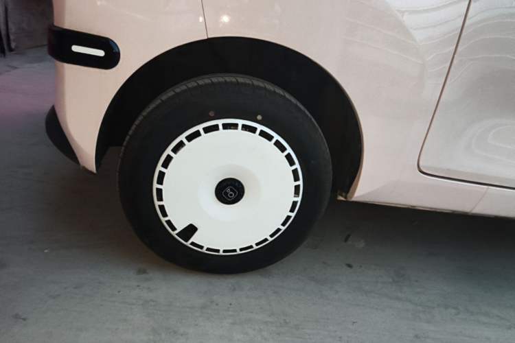 Used Chery QQ Ice Cream 2024 Edition Youth Version 205km Sundae Right Rear Wheel Hub