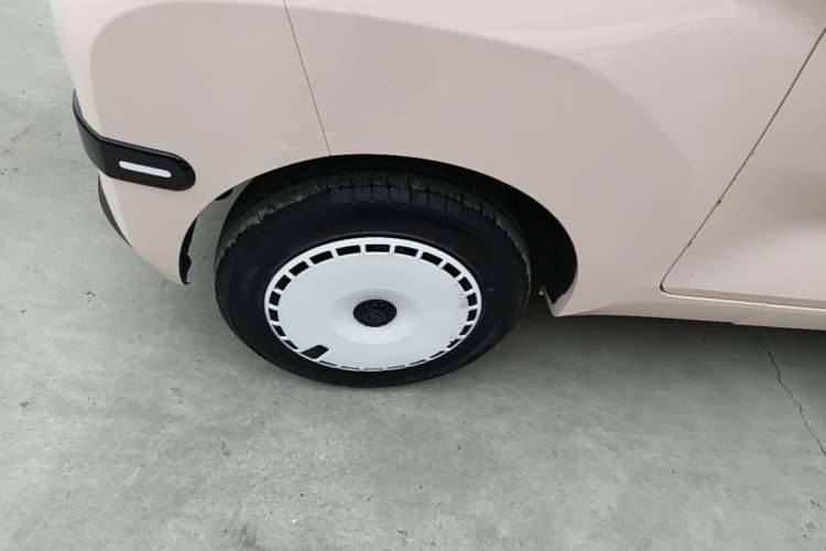Used Chery QQ Ice Cream 2024 Edition Youth Version 205km Sundae Right Rear Wheel Hub