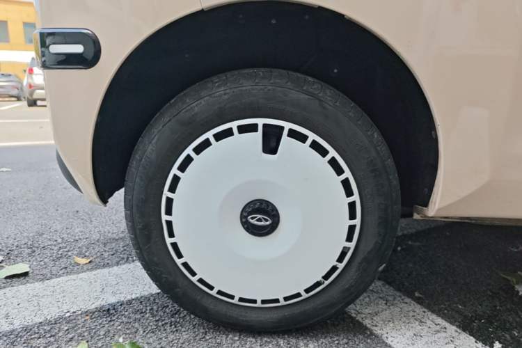 Used Chery QQ Ice Cream 2024 170km Sundae Right Rear Wheel Hub