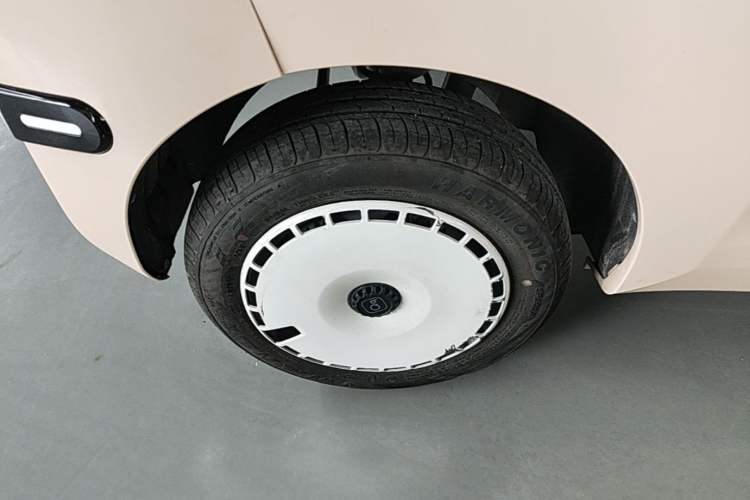 Used Chery QQ Ice Cream 2024 Edition Youth Version 205km Sundae Right Rear Wheel Hub