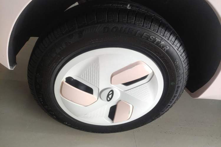 Used Chery QQ Ice Cream 2024 170km Milkshake Right Rear Wheel Hub