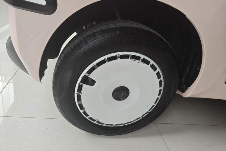 Used Chery QQ Ice Cream 2024 Edition Youth Version 205km Sundae Right Rear Wheel Hub