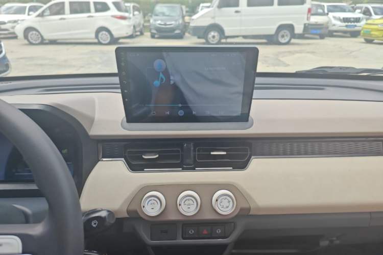 Used Chery QQ Ice Cream 2024 Edition Youth Version 205km Sundae Audio And AC Panel