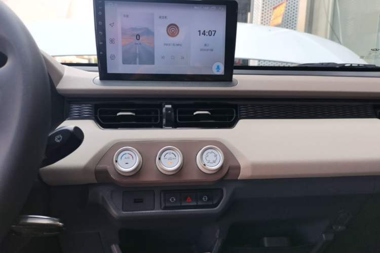 Used Chery QQ Ice Cream 2024 Edition Youth Version 205km Sundae Audio And AC Panel
