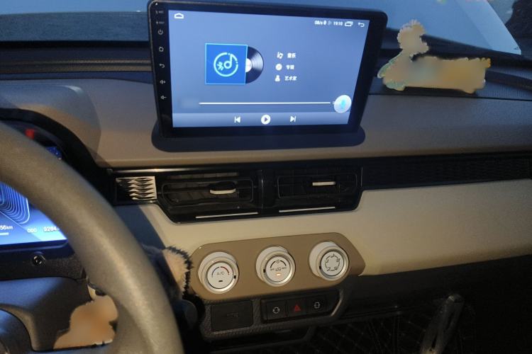 Used Chery QQ Ice Cream 2024 Edition Youth Version 205km Sundae Audio And AC Panel