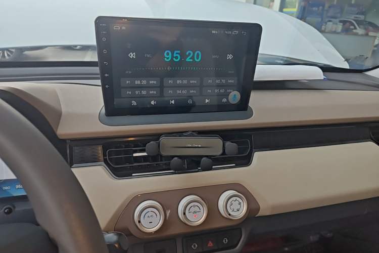 Used Chery QQ Ice Cream 2024 Edition Youth Version 205km Sundae Audio And AC Panel