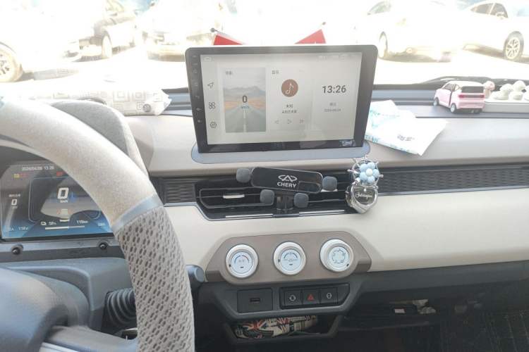 Used Chery QQ Ice Cream 2024 Edition Youth Version 205km Sundae Audio And AC Panel