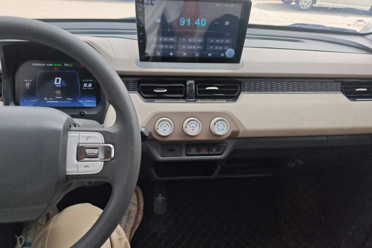 Used Chery QQ Ice Cream 2024 Edition Youth Version 205km Sundae Audio And AC Panel