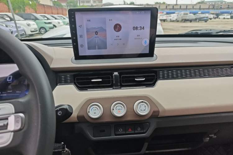 Used Chery QQ Ice Cream 2024 Edition Youth Version 205km Sundae Audio And AC Panel