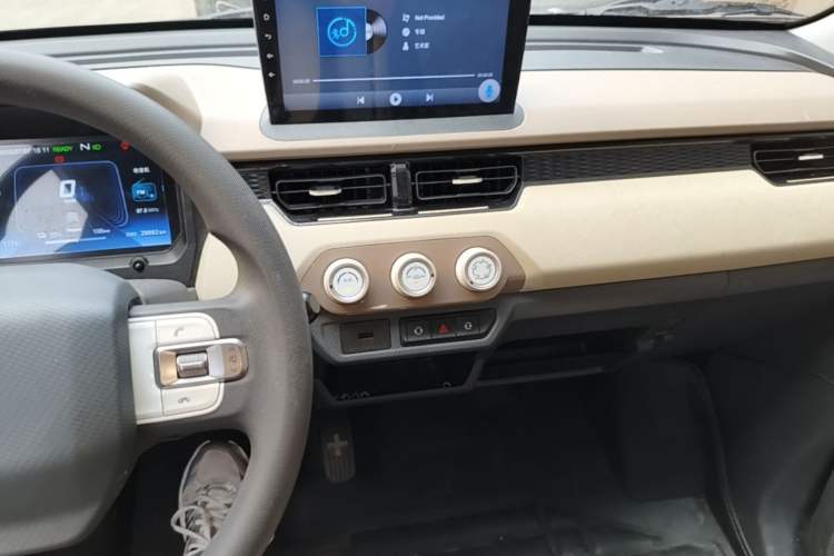 Used Chery QQ Ice Cream 2024 Edition Youth Version 205km Sundae Audio And AC Panel