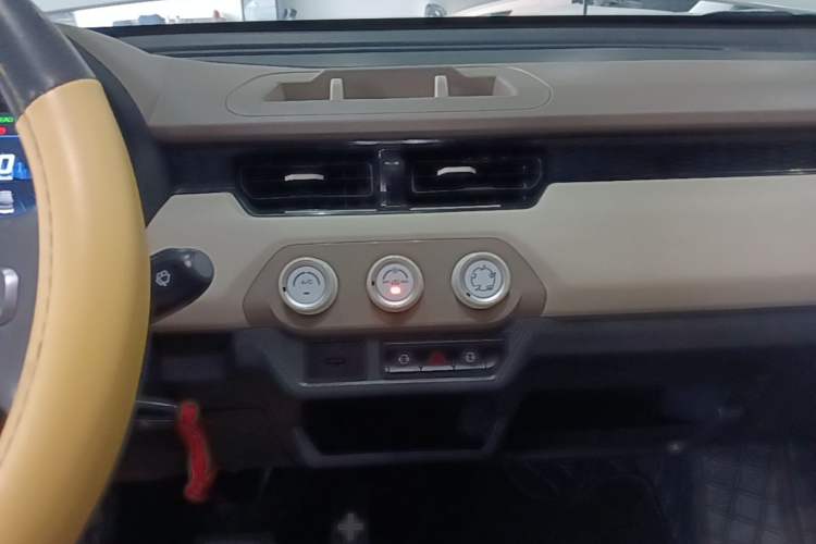 Used Chery QQ Ice Cream 2024 205km Sundae Audio And AC Panel