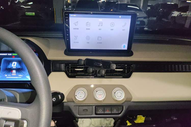 Used Chery QQ Ice Cream 2024 Edition Youth Version 205km Sundae Audio And AC Panel