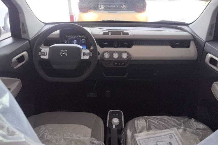 Used Chery QQ Ice Cream 2024 Edition Youth Version 205km Sundae Center Console