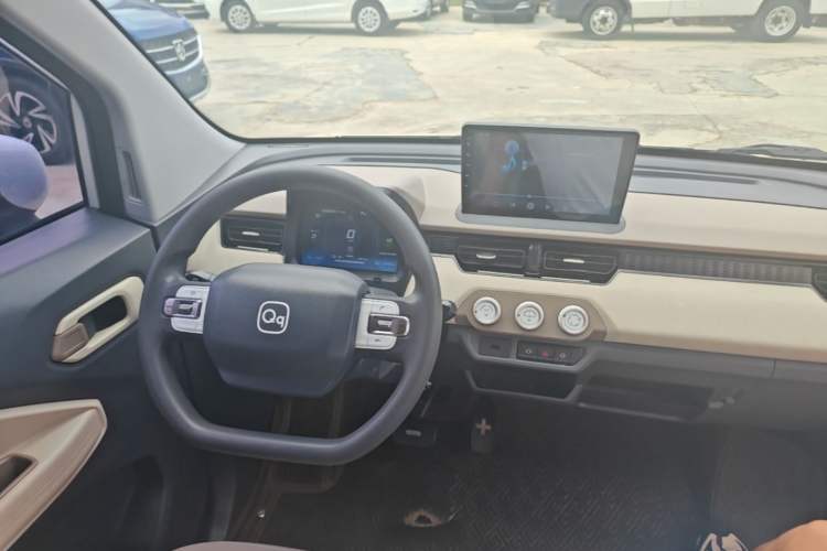 Used Chery QQ Ice Cream 2024 Edition Youth Version 205km Sundae Center Console