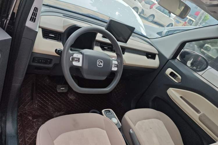 Used Chery QQ Ice Cream 2024 Edition Youth Version 205km Sundae Center Console
