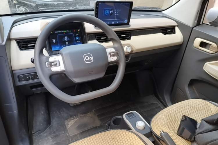 Used Chery QQ Ice Cream 2024 Edition Youth Version 205km Sundae Center Console