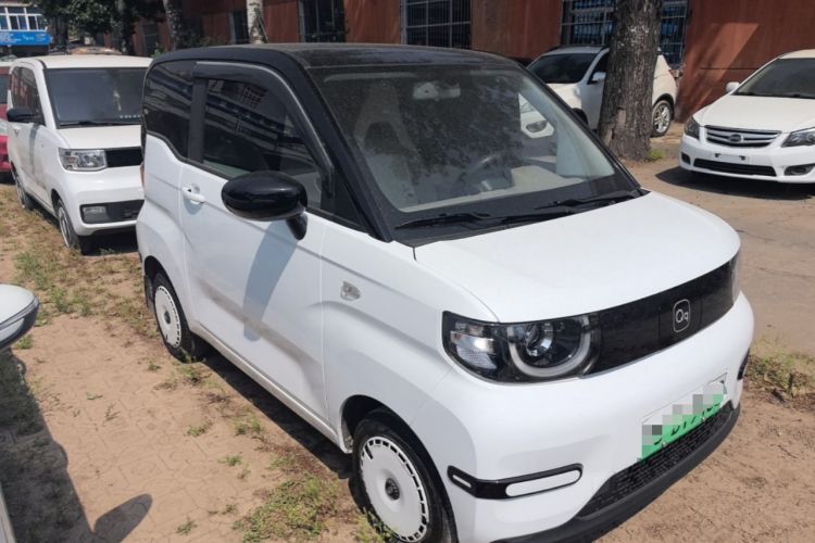 Used Chery QQ Ice Cream 2024 Youth Edition 205km Milkshake Front Right 45 Deg