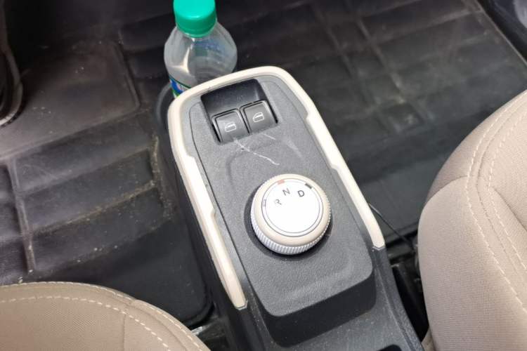 Used Chery QQ Ice Cream 2024 Edition Youth Version 205km Sundae Gear Lever