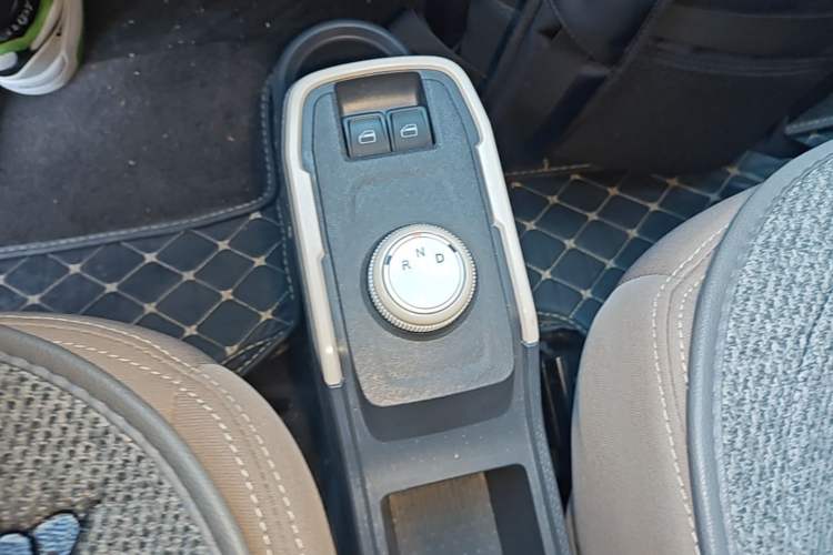Used Chery QQ Ice Cream 2024 Edition Youth Version 205km Sundae Gear Lever