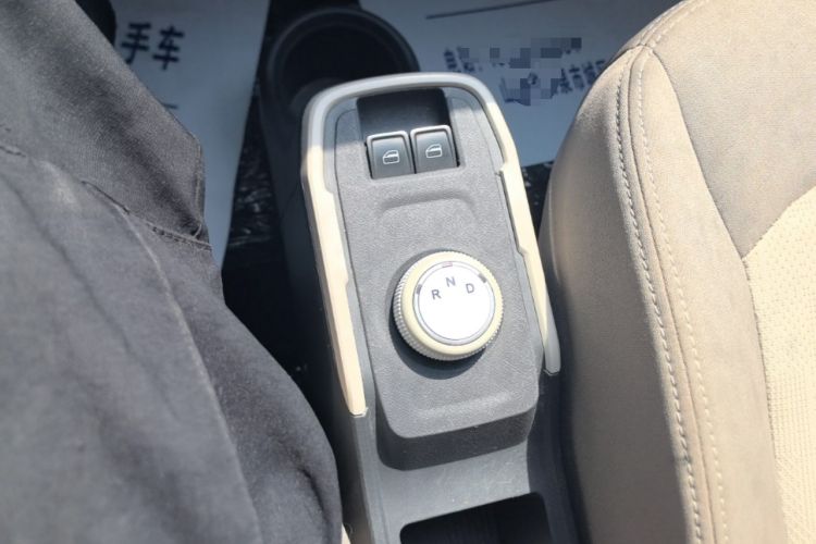 Used Chery QQ Ice Cream 2024 Youth Edition 205km Milkshake Gear Lever