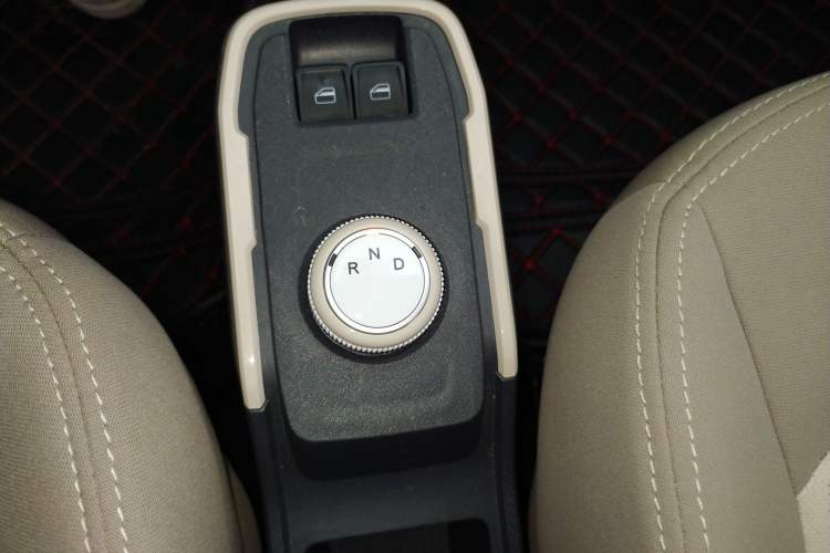 Used Chery QQ Ice Cream 2024 Edition Youth Version 205km Sundae Gear Lever