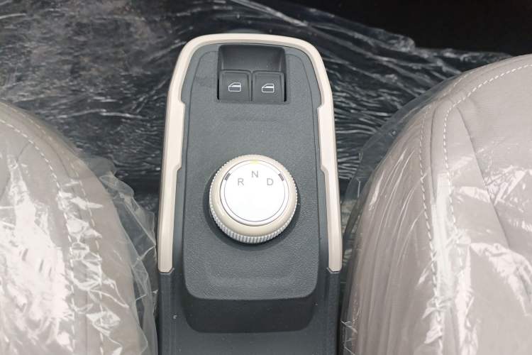 Used Chery QQ Ice Cream 2024 Edition Youth Version 205km Sundae Gear Lever