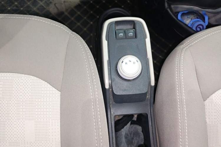 Used Chery QQ Ice Cream 2024 Edition Youth Version 205km Sundae Gear Lever