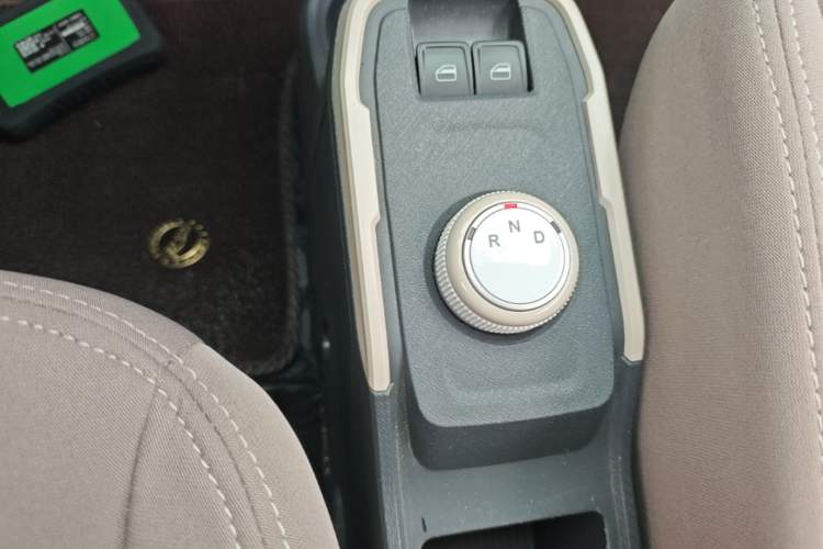 Used Chery QQ Ice Cream 2024 Edition Youth Version 205km Sundae Gear Lever