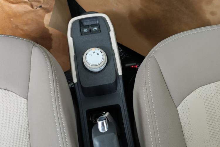 Used Chery QQ Ice Cream 2024 Edition Youth Version 205km Sundae Gear Lever