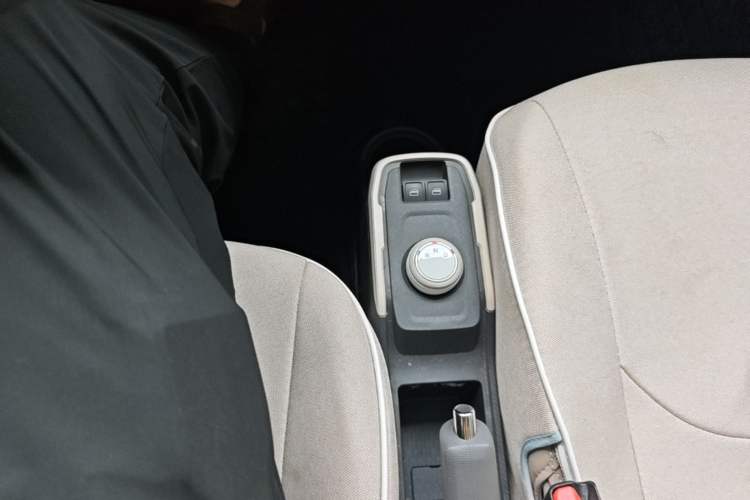 Used Chery QQ Ice Cream 2024 Edition Youth Version 205km Sundae Gear Lever