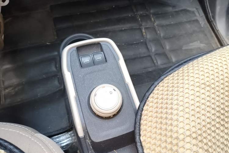 Used Chery QQ Ice Cream 2024 Edition Youth Version 205km Sundae Gear Lever