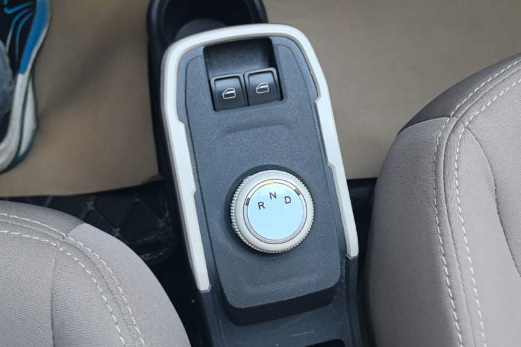 Used Chery QQ Ice Cream 2024 Edition Youth Version 205km Sundae Gear Lever
