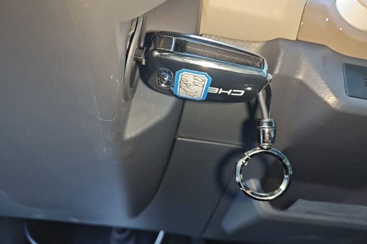 Used Chery QQ Ice Cream 2024 Edition Youth Version 205km Sundae Interior 1