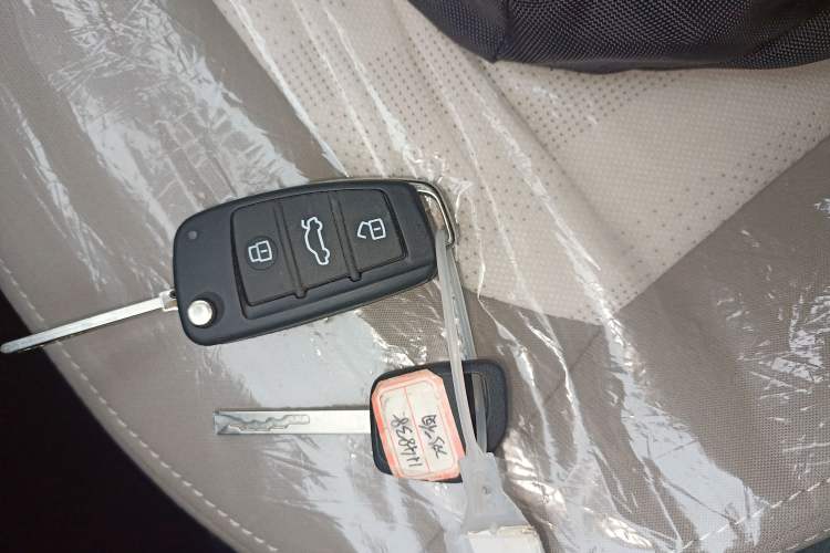 Used Chery QQ Ice Cream 2024 Edition Youth Version 205km Sundae Interior 1