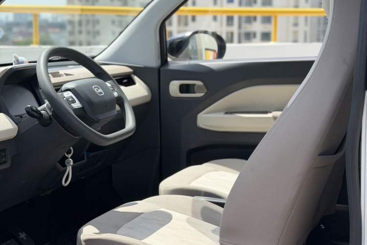 Used Chery QQ Ice Cream 2024 170km Sundae Interior 2