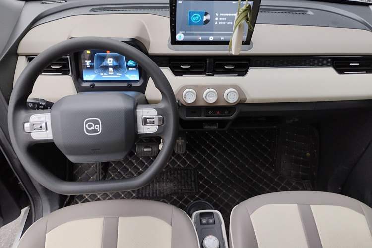 Used Chery QQ Ice Cream 2024 Youth Edition 205km Milkshake Interior 2