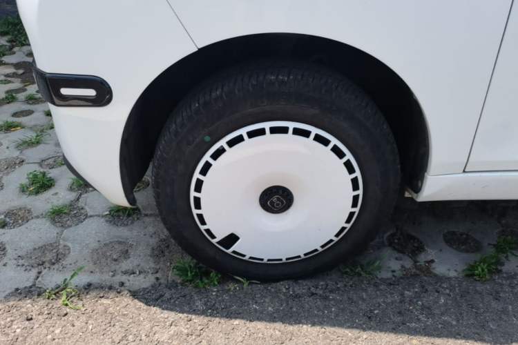 Used Chery QQ Ice Cream 2024 Edition Youth Version 205km Sundae Left Front Wheel Hub